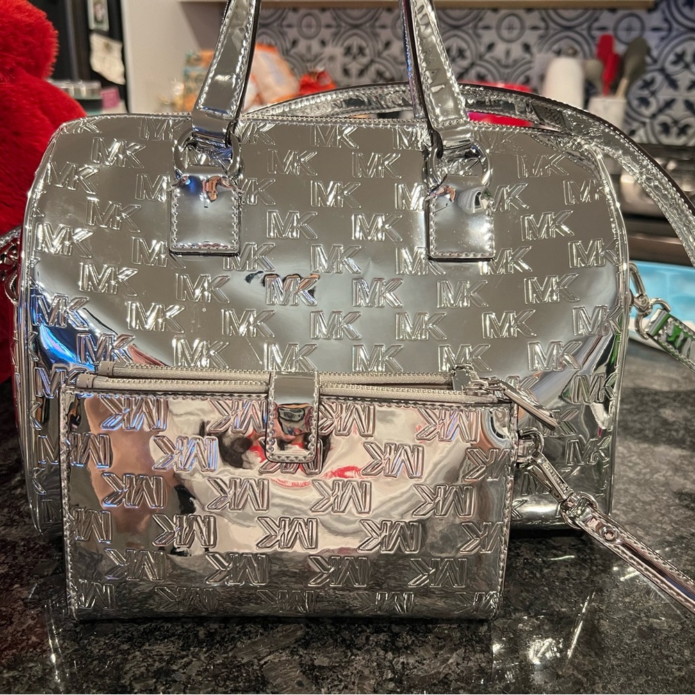 MICHAEL KORS PURSE AND WALLET